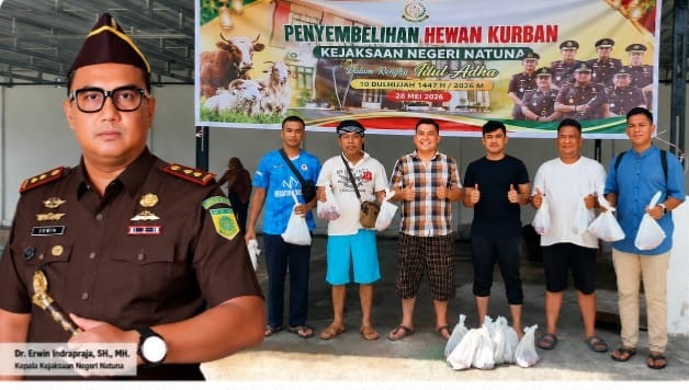 Kejari Natuna Potong Tiga Sapi Kurban di Halaman Kantor, Daging Dibagikan ke Warga dan Insan Pers
