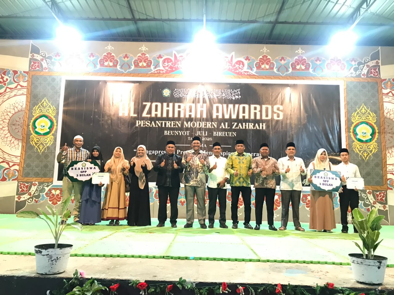 Al Zahrah Awards 2026 Digelar Perdana di Bireuen, 44 Santri Raih Peringkat Kelas dan 11 Guru Terima Plakat Apresiasi