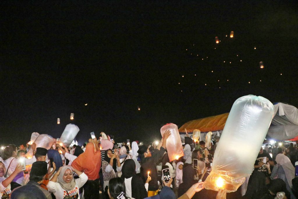6.000 Lampion Diterbangkan Warga Ciomas Serang di Festival Ngabring 2026, Doa untuk Kebangkitan dan Persatuan