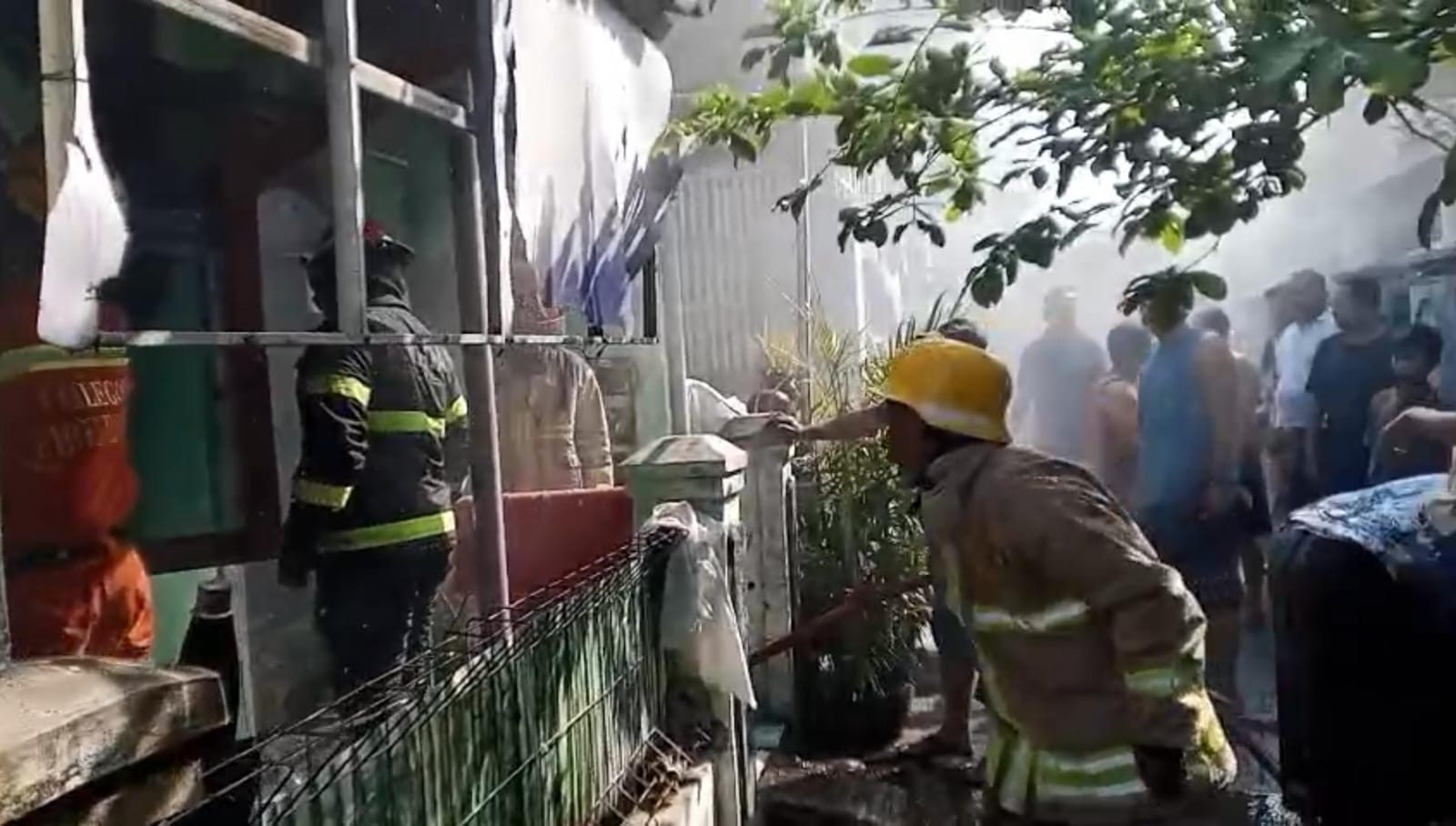 Rumah Permanen di Sukmajaya Cilegon Ludes Terbakar, Kerugian Capai Rp150 Juta – Damkar Kerahkan 3 Mobil Pemadam