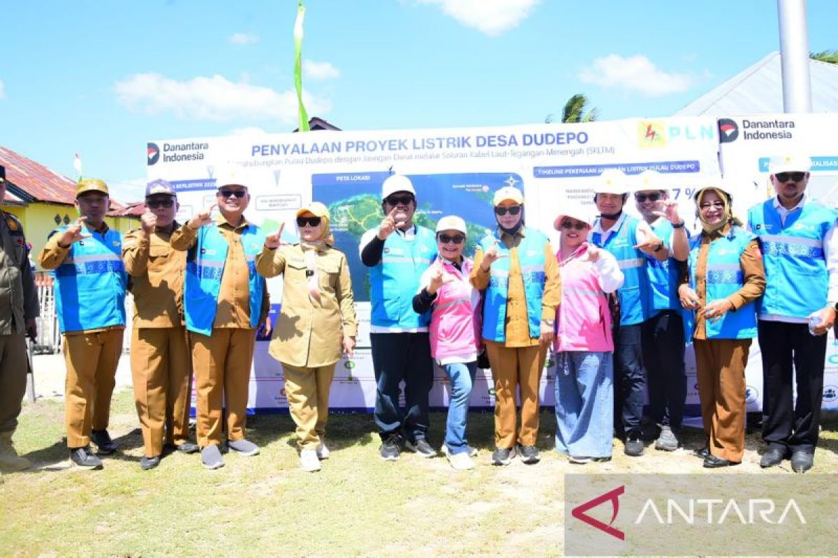 Ditunggu Puluhan Tahun, 400 Jiwa di Pulau Dudepo Gorontalo Utara Kini Nikmati Listrik dari Kabel Bawah Laut