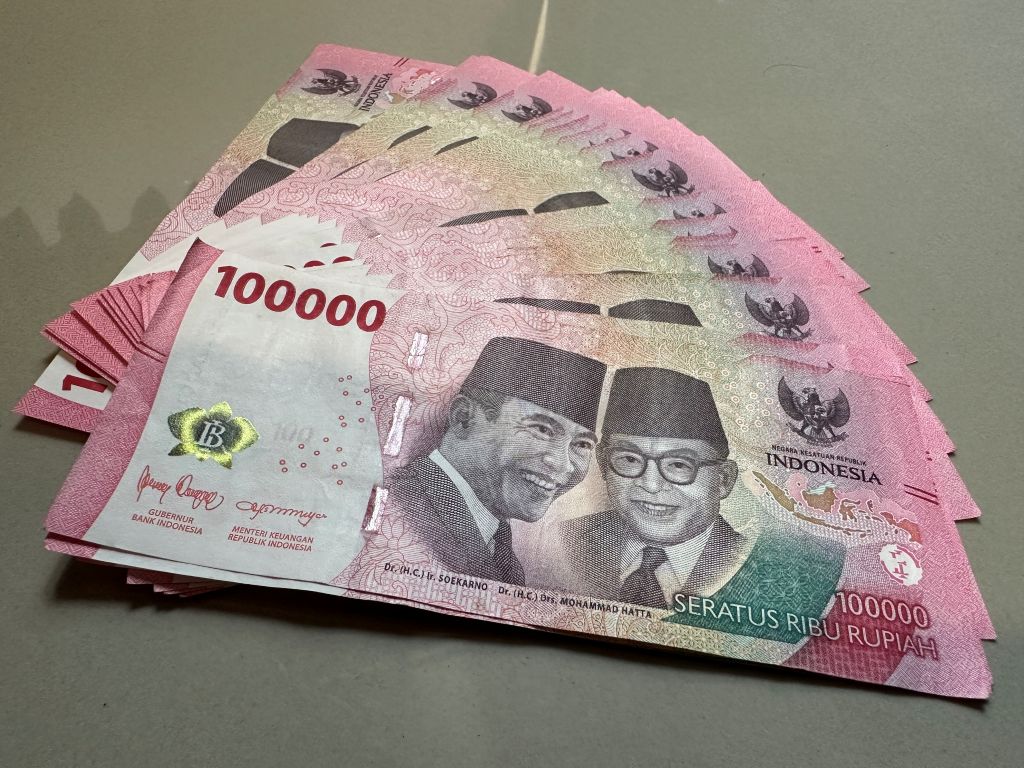Rupiah Melemah ke Rp17.941 per Dolar AS di Pembukaan Jumat, Analis Prediksi Fluktuatif hingga Rp17.970