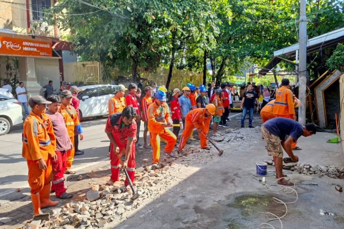 30 Tahun Kuasai Trotoar, Warung Pallubasa Serigala di Makassar Akhirnya Dibongkar Paksa