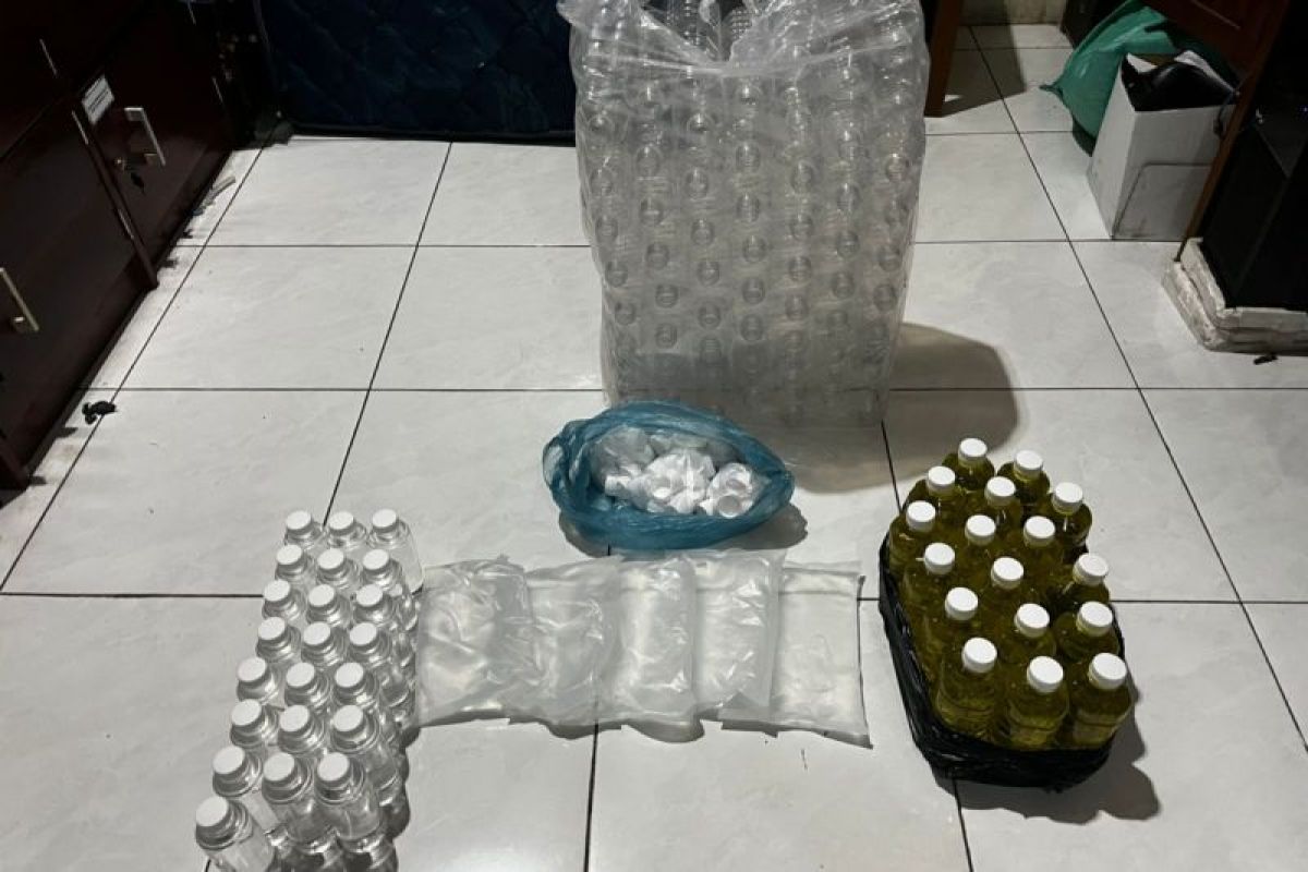 Polres Bantul Bekuk Dua Pengedar Miras Sistem COD, Transaksi Dilakukan di Pantai hingga Lapangan