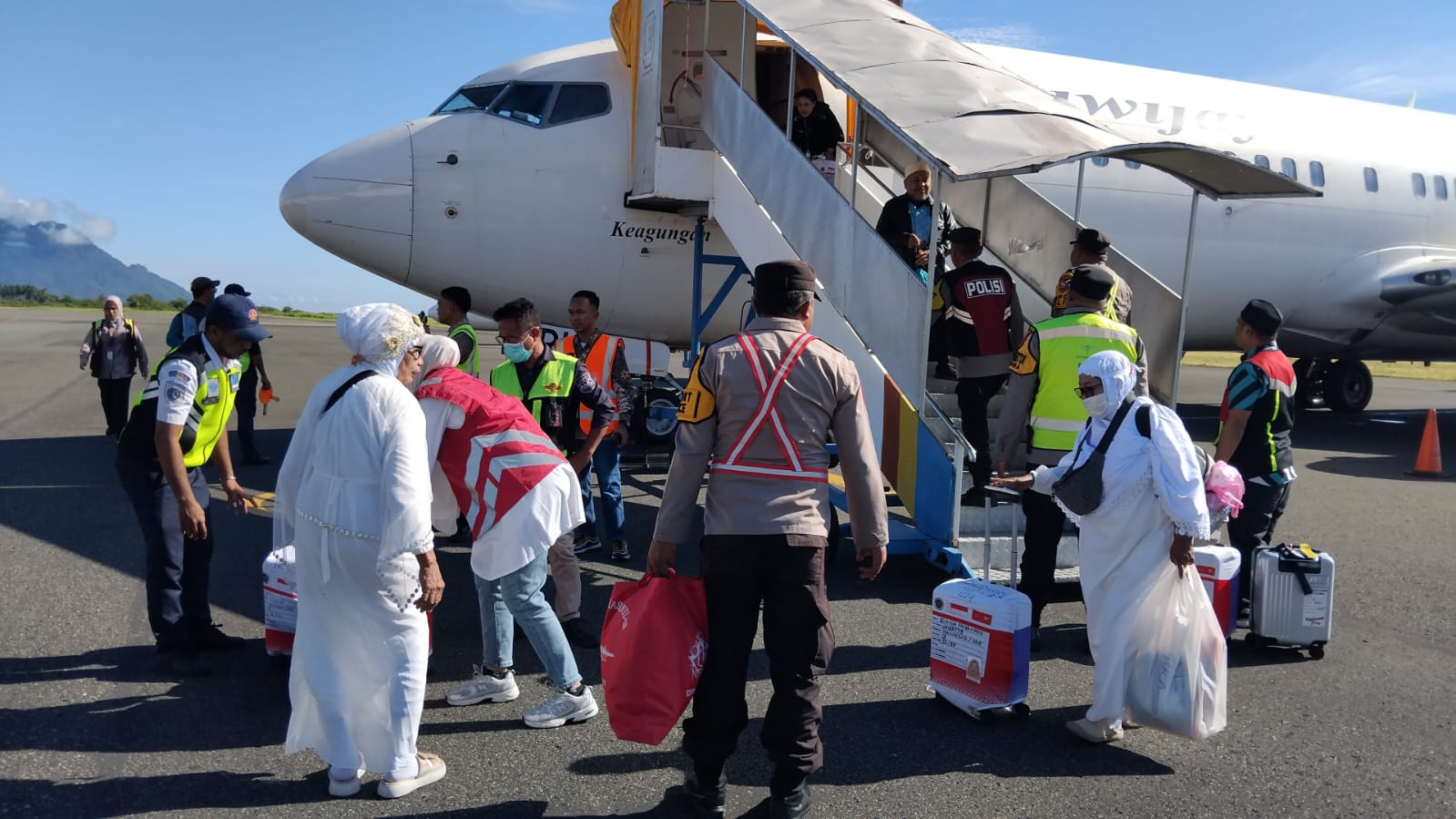 189 Jamaah Haji Maluku Utara Kloter 13 Tiba di Ternate, Satu Pasien Patah Tulang Langsung Dilarikan ke RS
