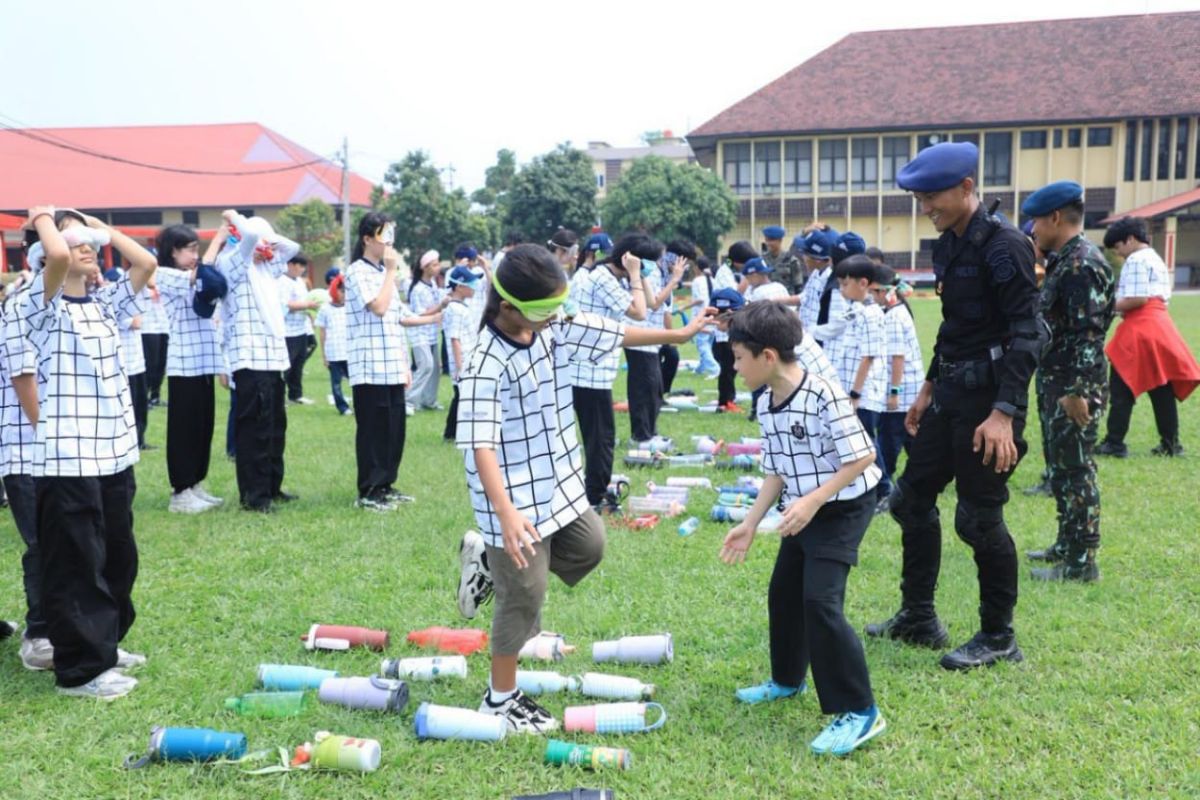 Brimob Polda Sumut Latih 106 Siswa SMP Varikas Maserati Medan Kepemimpinan dan Kedisiplinan