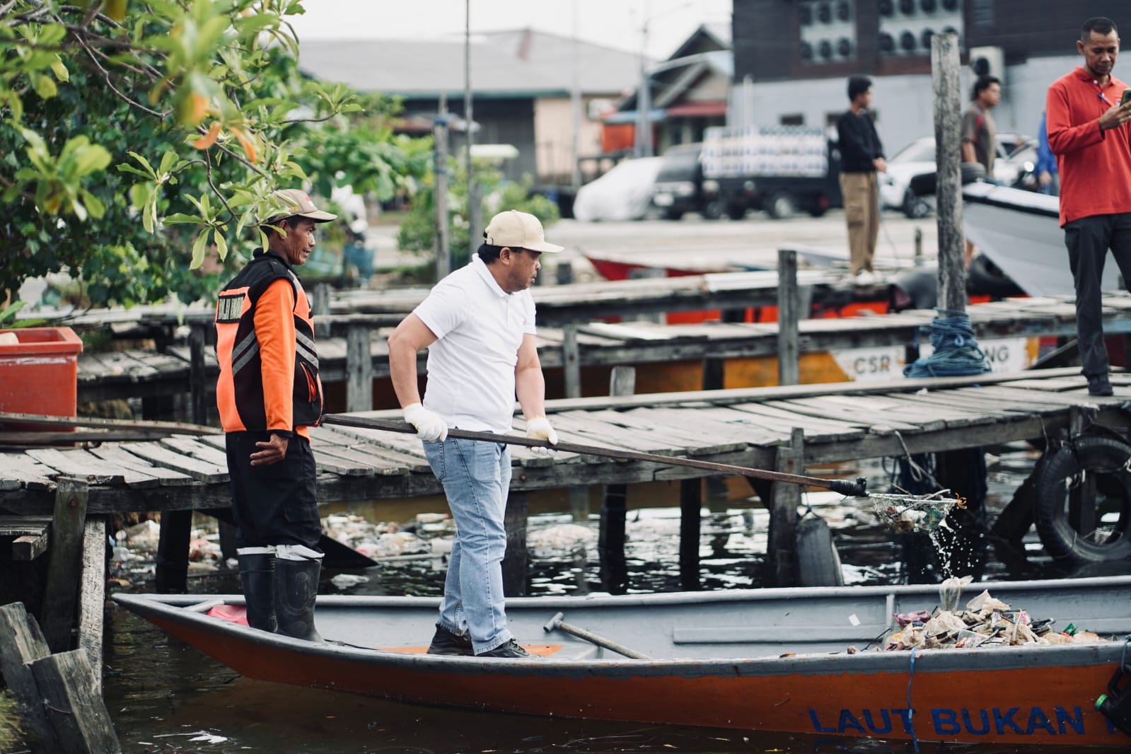 Wakil Wali Kota Bontang Pimpin Aksi Korve Massal di 15 Kelurahan, Bersihkan Sampah Pesisir Pelabuhan Tanjung Laut Indah