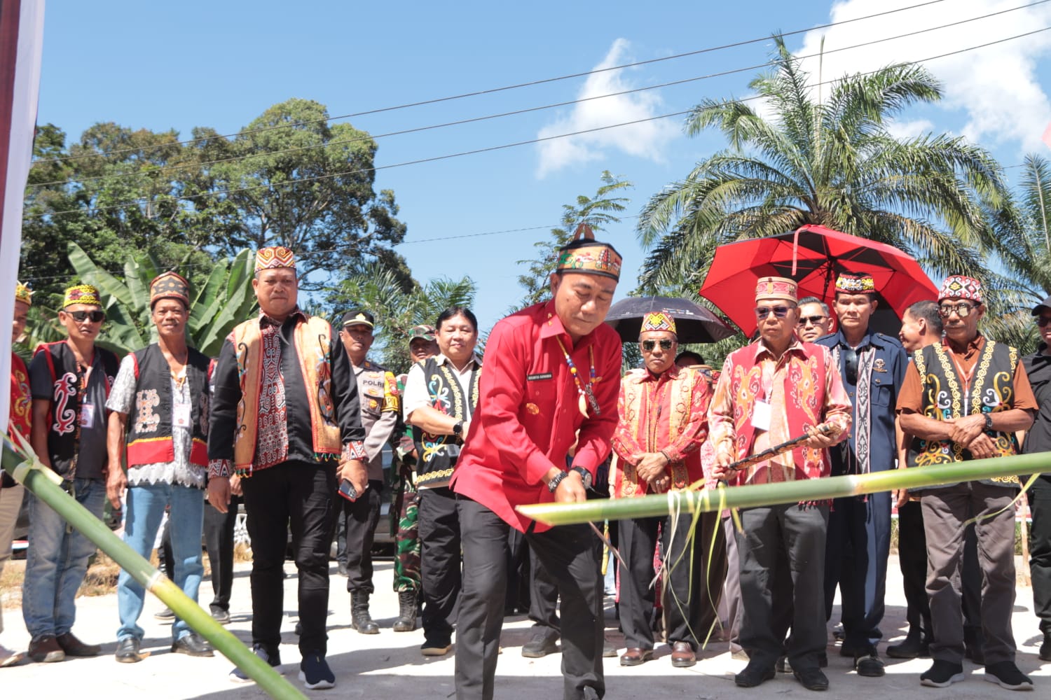 Wagub Kalbar Krisantus Resmikan Rumah Adat Dayak di Sanggau, Singgung Ancaman Hilangnya Identitas Suku di Tengah Zaman