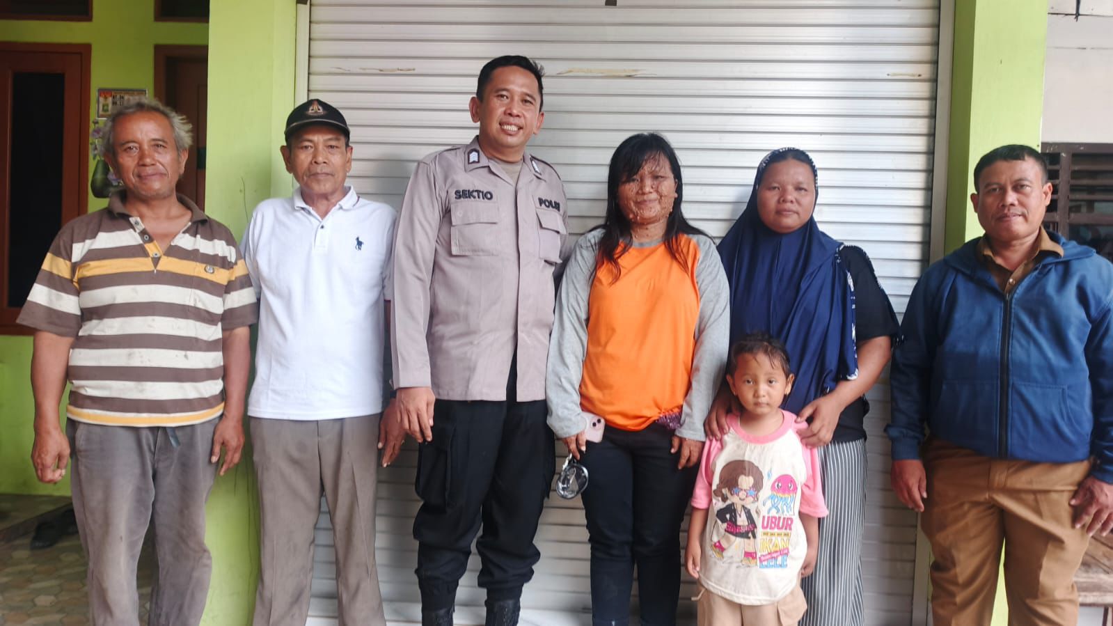 Bocah 4 Tahun Tersesat di Jembatan Pos Lantas TMP Taruna Tangerang, Polisi Satukan Kembali dengan Ibu yang Sedang Berjualan Sayur