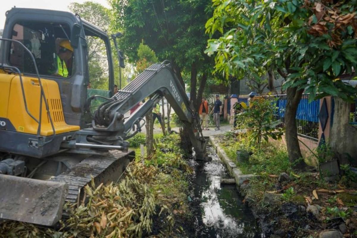 Wali Kota Medan Mengerahkan Seluruh Kecamatan untuk Normalisasi Drainase, Target Pemasangan U-Ditch Rampung 2027
