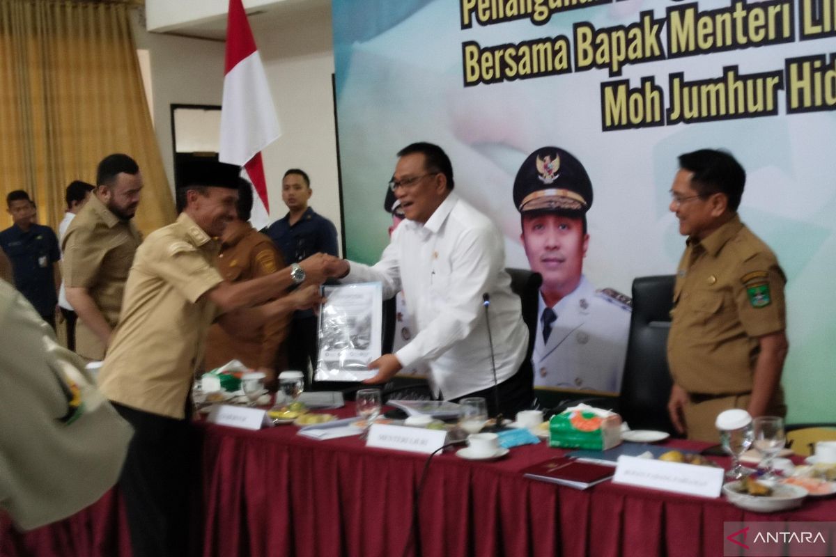 Menteri LH Terima Permohonan Bantuan Penanganan Sampah dari Sejumlah Daerah di Sumatera Barat