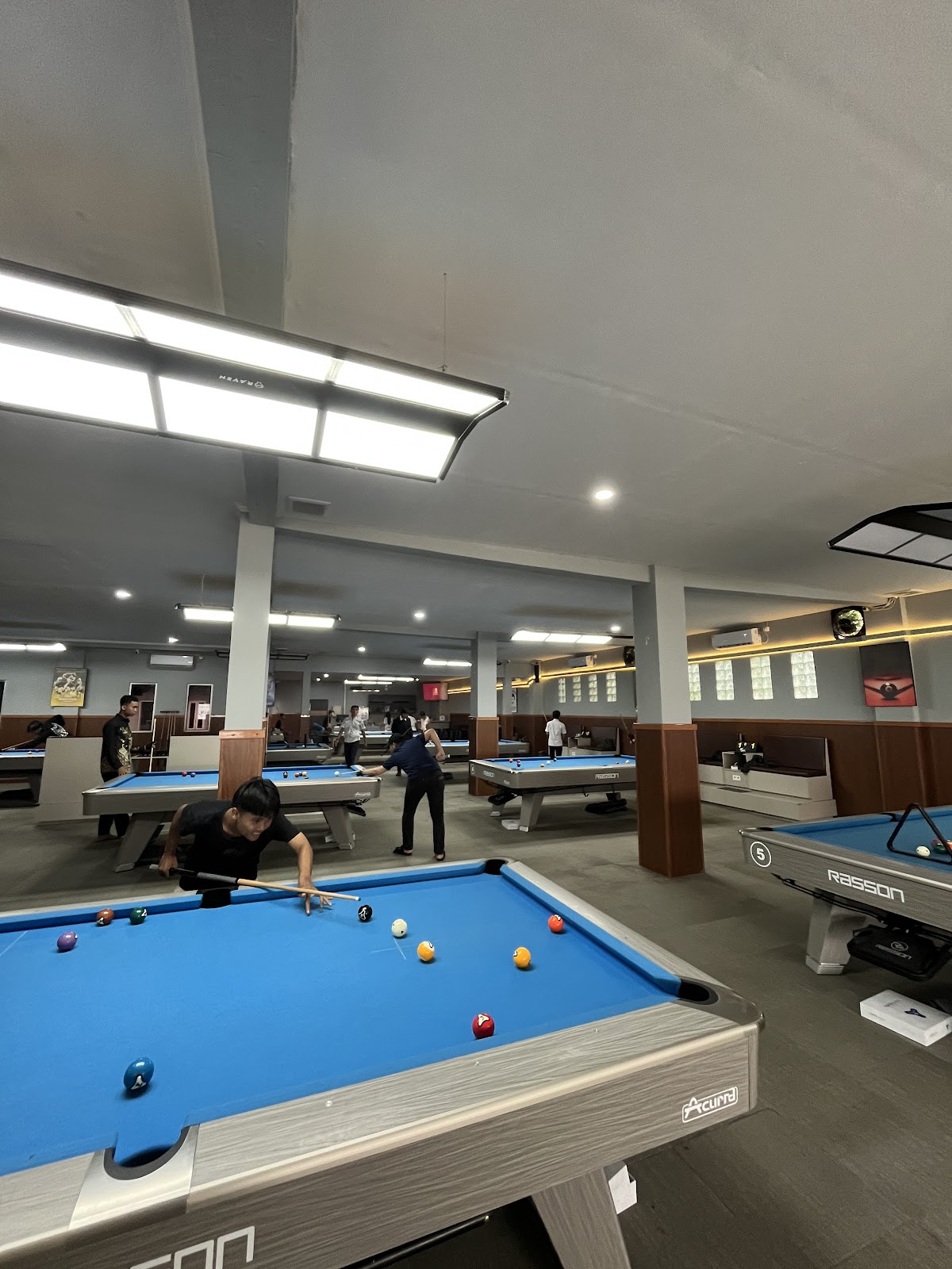 7 Rekomendasi Billiard Serang Terbaik 2026: Tempat Nongkrong Sambil Main Bola di Kota Serang