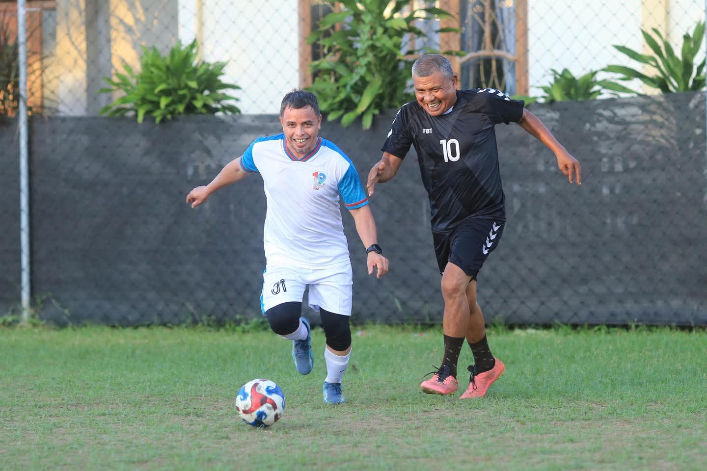 Bupati Bolmut Sirajudin Lasena Turun Langsung Jadi Kapten Tim, Pemkab Bantai Kecamatan Bintauna 7-5 di Mini Soccer Pimpi
