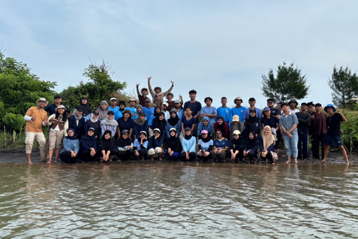Astra Motor Yogyakarta Tanam Mangrove di Pantai Pandansimo Bantul, Libatkan Pelajar hingga Mahasiswa