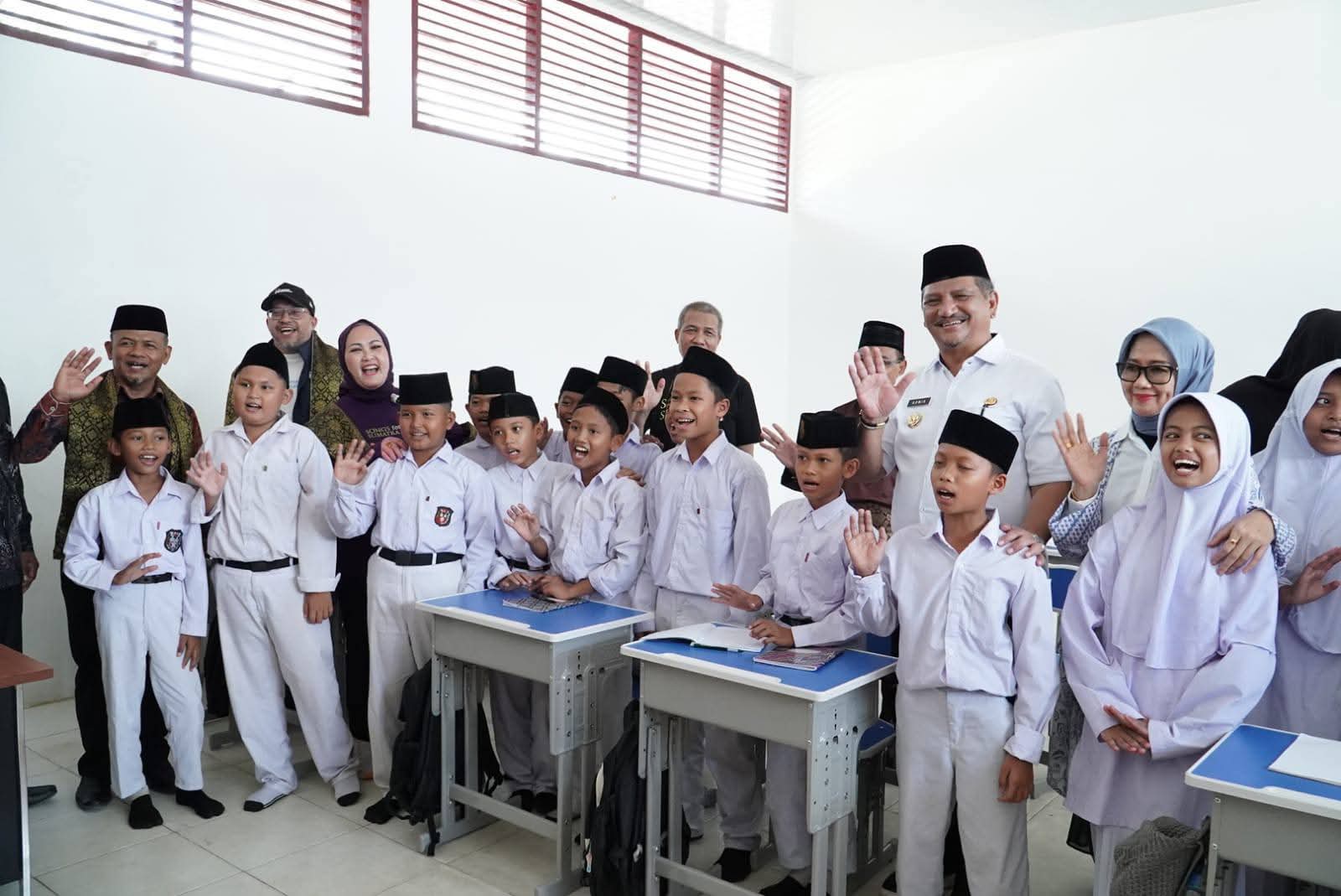 Bupati Aceh Tamiang Resmikan Perbaikan MIN 4 Pasca Banjir, 14 Ruang Kelas dan Mushala Kembali Berfungsi