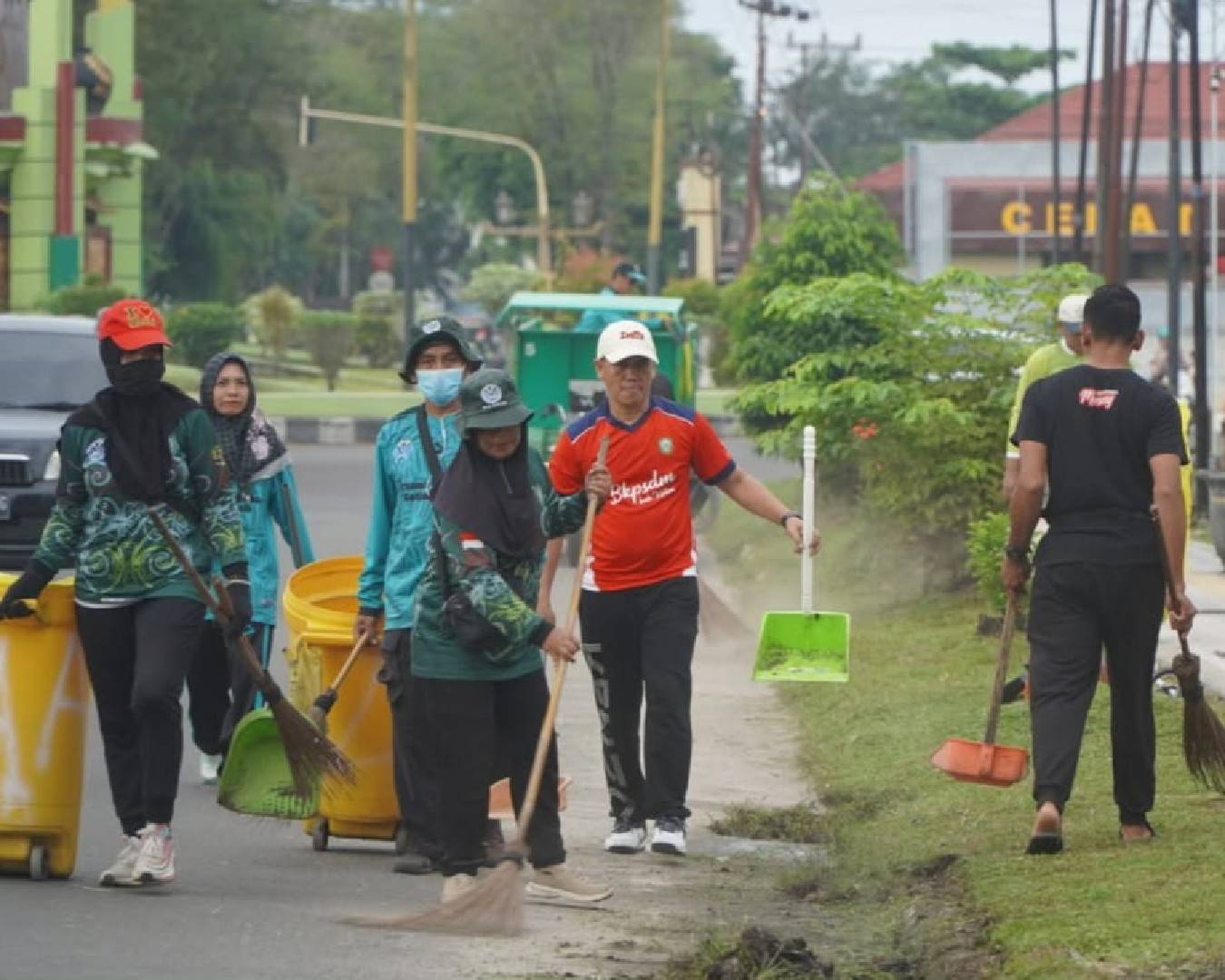 Wabup Kotawaringin Timur Irawati Ajak Warga Gotong Royong Bersihkan Lingkungan Peringati Hari Bumi 2026