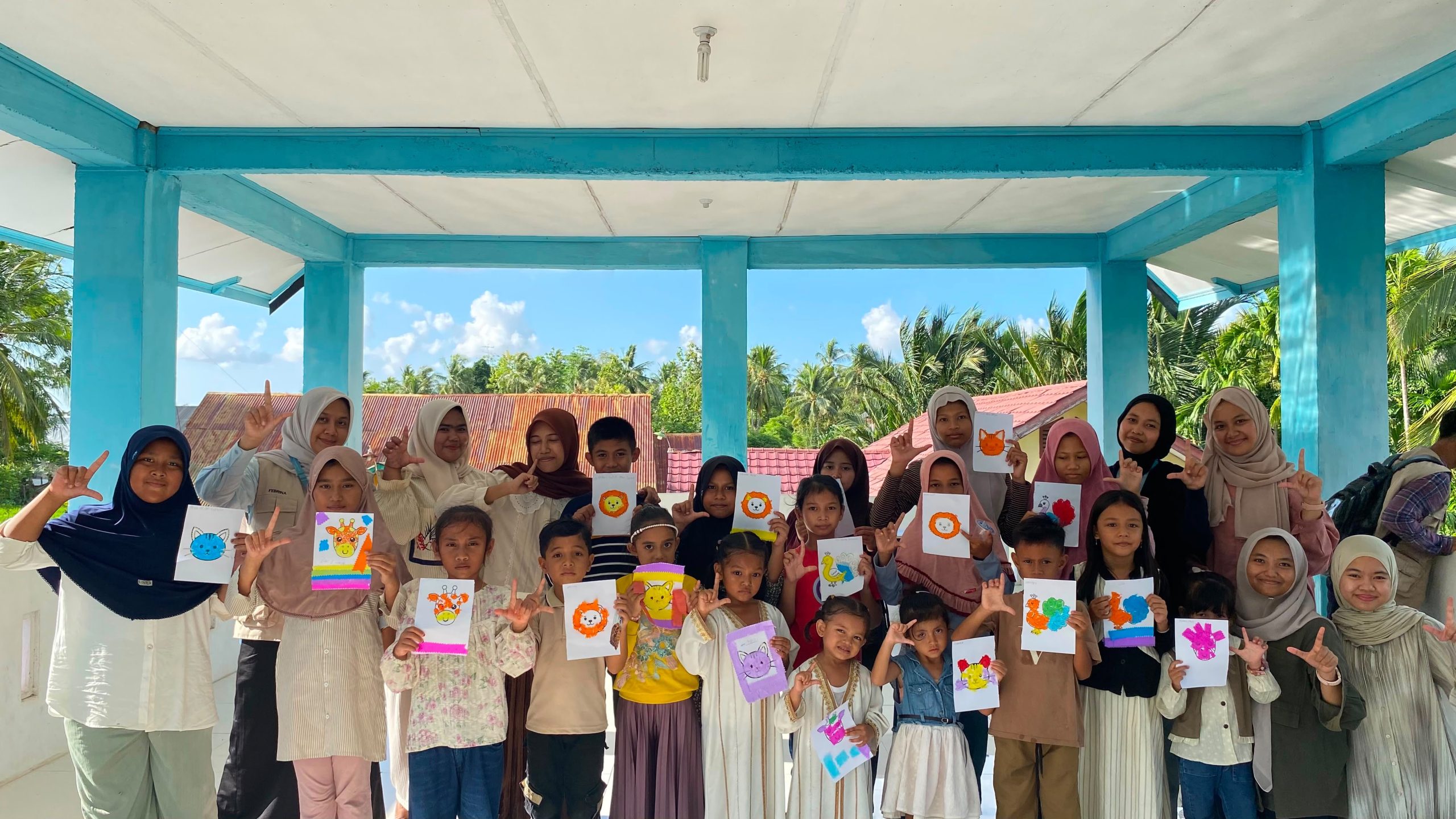 Mahasiswa KKN USK Ajak Anak-Anak Gampong Kayee Adang Praktik Saring Air Bersih dari Buku Bacaan