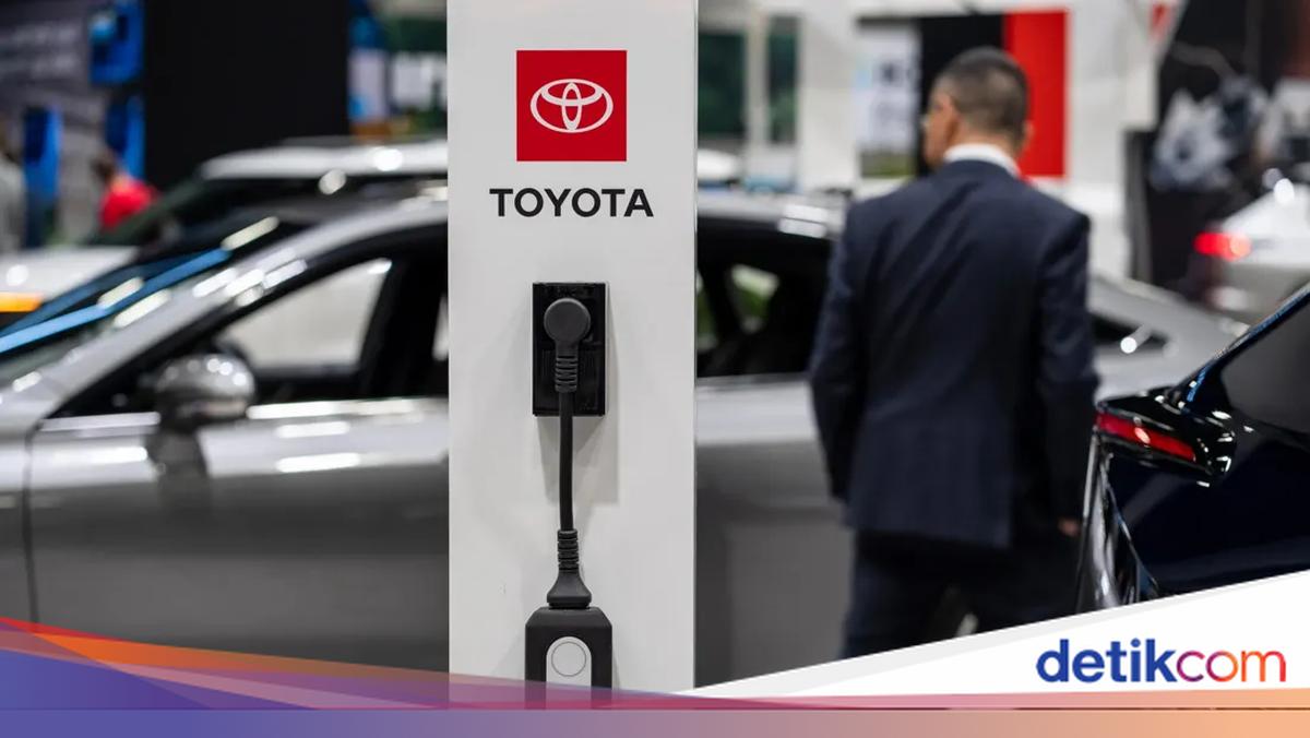 Akio Toyoda Buka-bukaan Alasan Toyota Ogah Total ke Mobil Listrik: Soal Mainan Hingga Nasib Pemasok Mesin