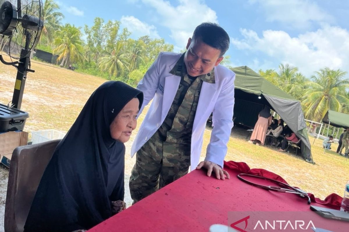 Usai Latihan Trimatra 2026, TNI Gelar Bakti Sosial dan Kesehatan di Dabo Singkep, 636 Paket Sembako Dibagikan