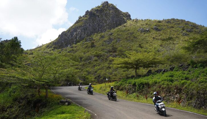 Skutik Yamaha Gear Ultima Buktikan Ketangguhan di Jalur Ekstrem Makassar-Toraja, Angkut 200 Kg Hasil Panen