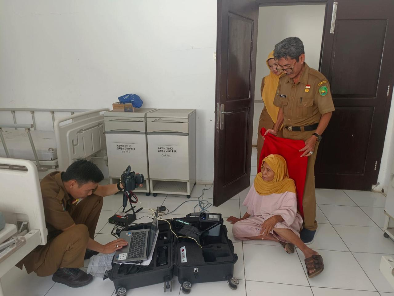 Jemput Bola ke RSJKO Soeprapto, Dukcapil Kota Bengkulu Rekam KTP Elektronik untuk ODGJ