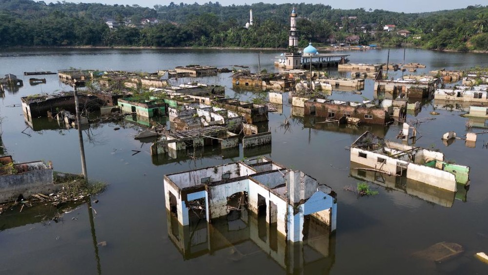 Bendungan Karian Surut, Kampung Tenggelam di Lebak Muncul Kembali, Warga Berdatangan untuk Bernostalgia