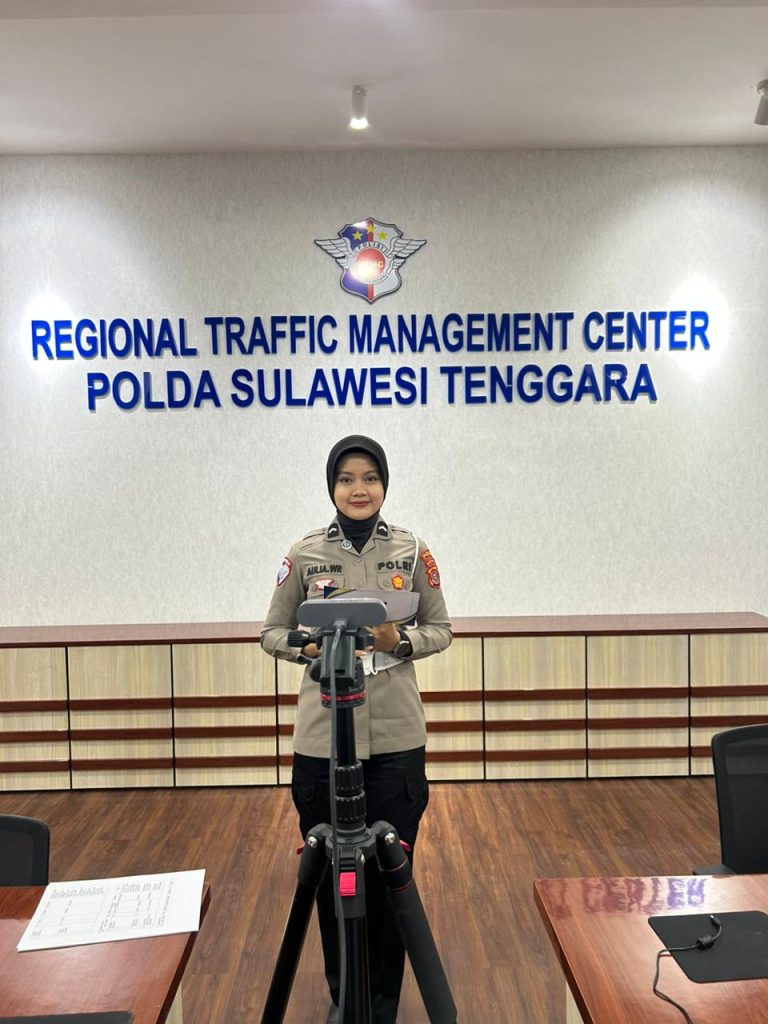 Ditlantas Polda Sultra Siarkan Traffic Update Pagi via RRI Kendari, Pantau Gerbang Ranometo hingga UHO