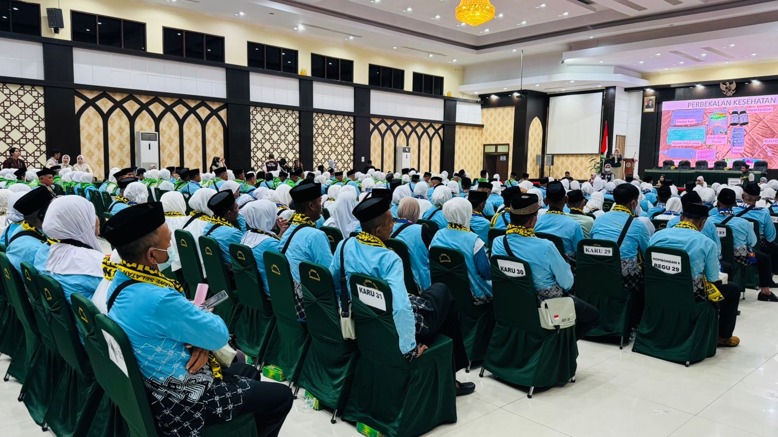 93 Calon Haji Konawe Selatan Diberangkatkan ke Tanah Suci, Satu Jemaah Masih Dirawat di Rumah Sakit