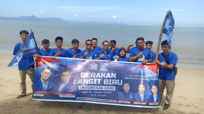 25 Tahun Partai Demokrat, DPC Tapanuli Tengah Bersihkan Sampai di Pantai Indah Muara Lubuk Tukko