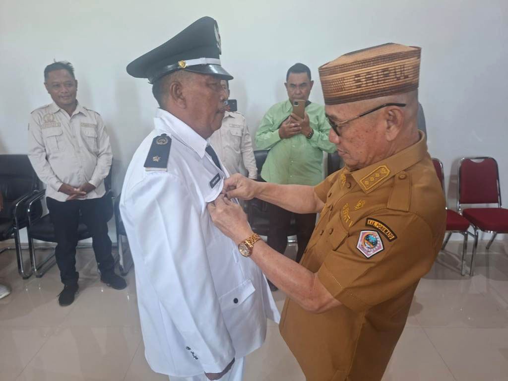 Bupati Pohuwato Lantik Tahir Ibura sebagai Pj Kades Buhu Jaya, Isi Kekosongan Akibat Proses Hukum Kades Definitif