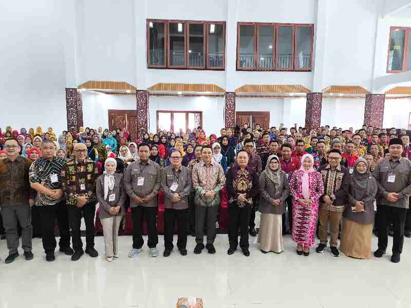 Bupati Lampung Barat Parosil Mabsus Gandeng FKIP Unila, 340 Guru dan Kepala Sekolah Ikuti Seminar Kepemimpinan