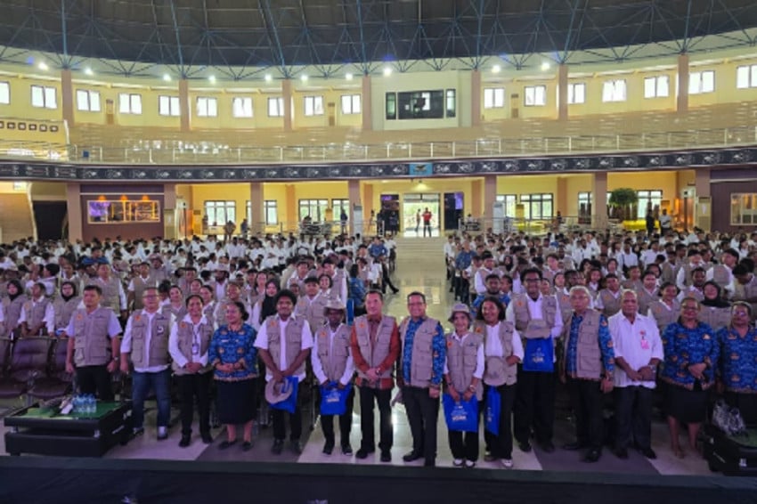 Kepala BSKDN Kemendagri Ajak Mahasiswa KKN Uncen Jadi Agen Perubahan di Kepulauan Yapen dengan Inovasi Berbasis Kearifan Lokal