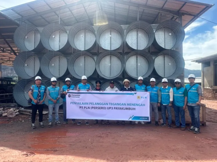 PLN UP3 Payakumbuh Pasok Listrik 240 kVA untuk Peternakan Ayam di Limapuluh Kota, Dorong Produktivitas Peternak Lokal