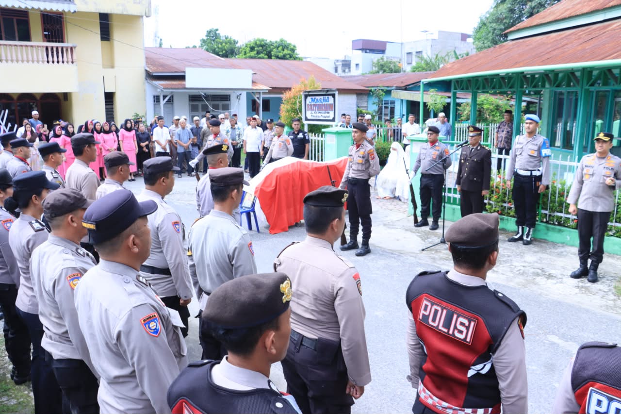 Polres Labuhanbatu Lepas Aiptu Selamet Suheri dengan Upacara Persemayaman, Jenazah Dimakamkan di Pematangsiantar