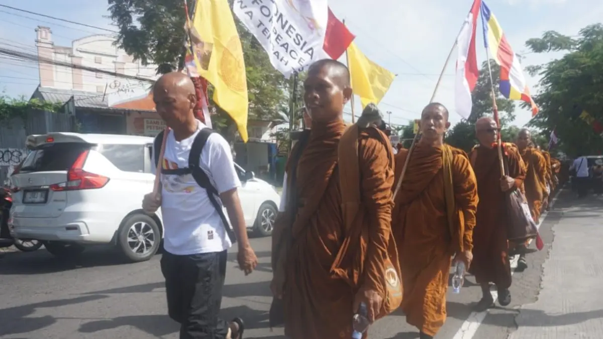 57 Bhikkhu Thudong dari Klaten Terpaksa Naik Bus Demi Kejar Waktu Bertemu Sri Sultan Hamengkubuwono X di Jogja