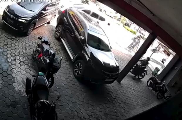 Modus Ban Kempes Kembali Beraksi di Bekasi, Dua Perampok Gasak Uang Rp100 Juta dari Dalam Mobil