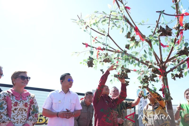 Gubernur Kalbar Ria Norsan Buka Festival Bakcang Pontianak 2026, Angkat Nilai Toleransi dan Pariwisata di Tepian Kapuas