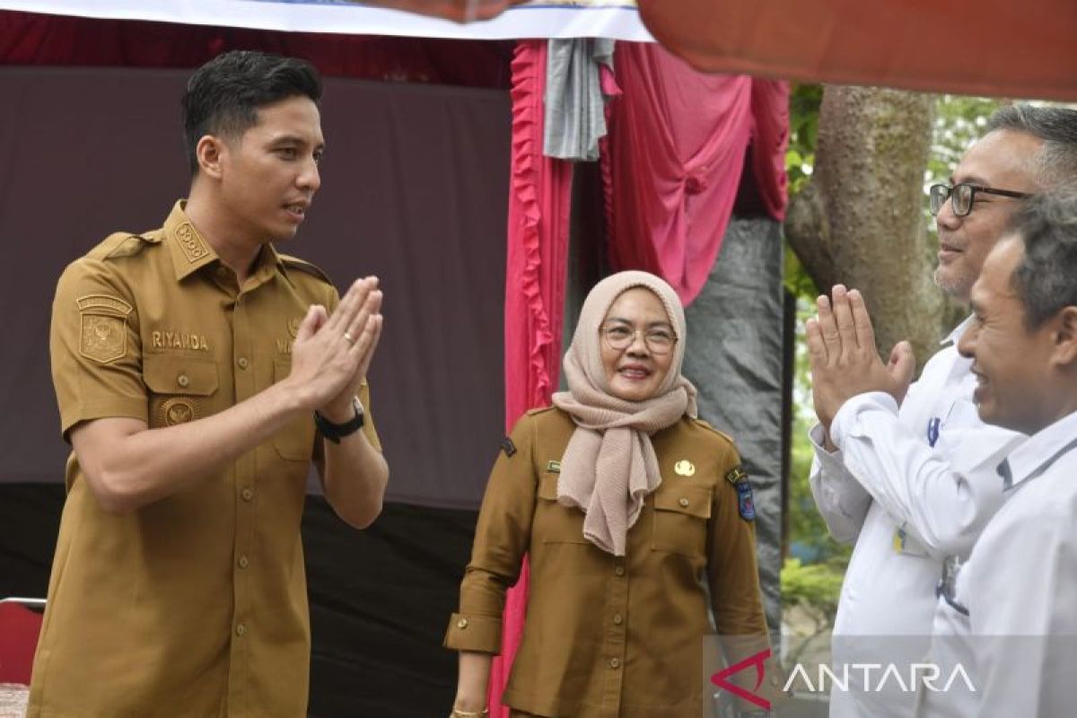 Pemkot Sawahlunto Salurkan 2.000 Bibit Alpukat ke 7 Kelompok Tani di Lahan 20 Hektare