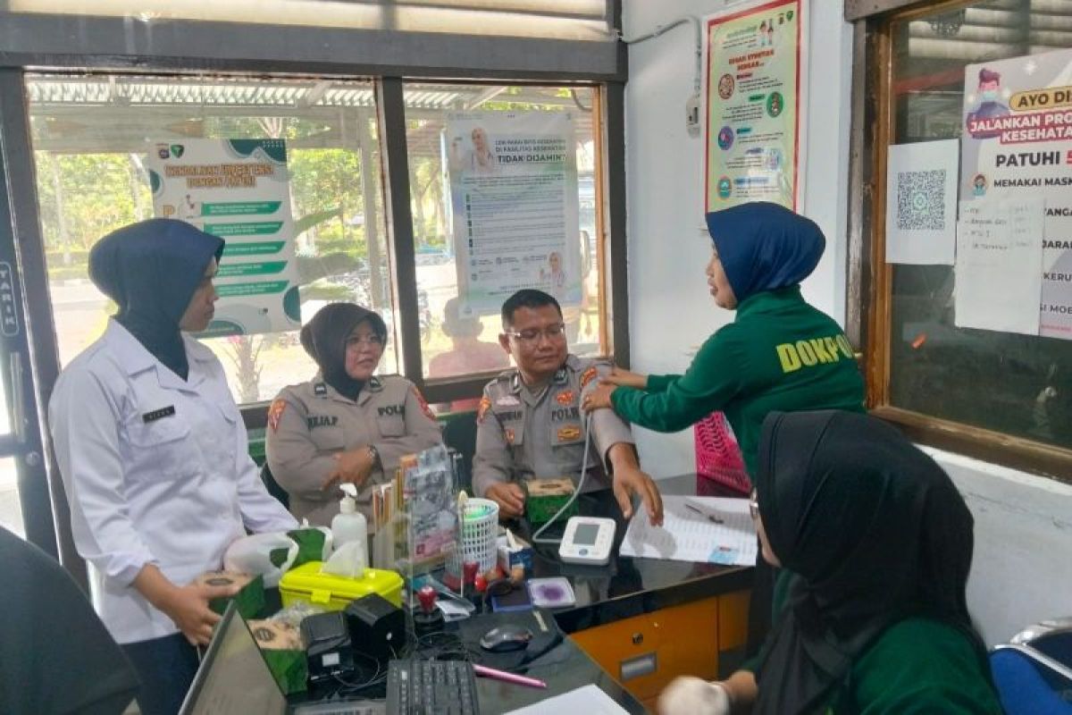 Polres Agam Periksa Kesehatan 42 Orang Gratis, Mulai dari Anggota Polri hingga Warga Umum