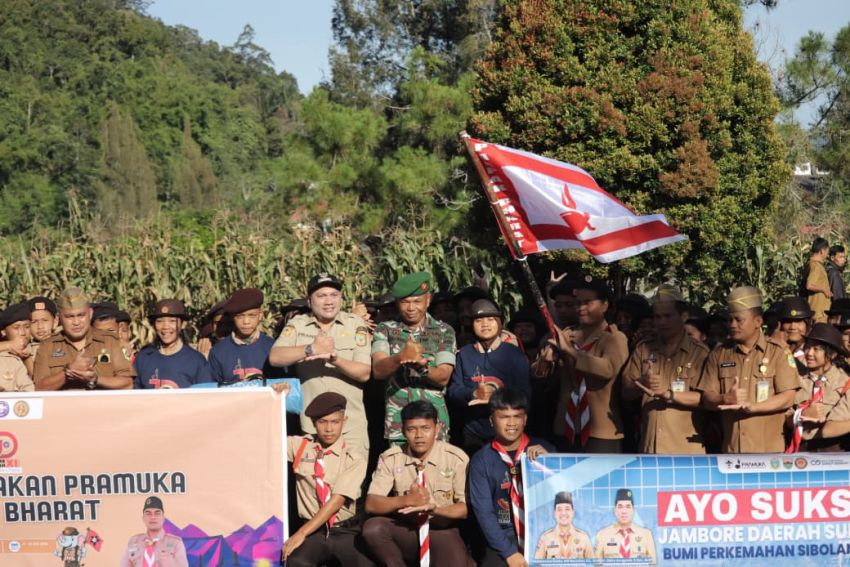 Bupati Pakpak Bharat Berangkatkan 76 Anggota Pramuka ke Jambore Daerah Sumut XI di Sibolangit, Deli Serdang