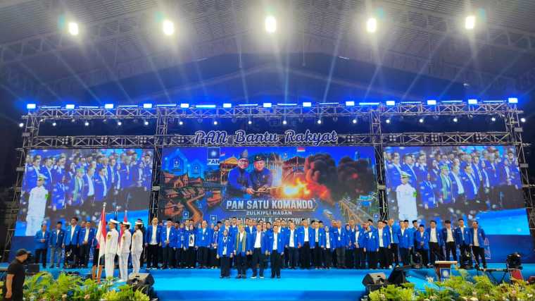 Ketum PAN Zulkifli Hasan Lantik Pengurus PAN Kalbar, Minta Kader Bantu Rakyat dan Sukseskan Program Pemda