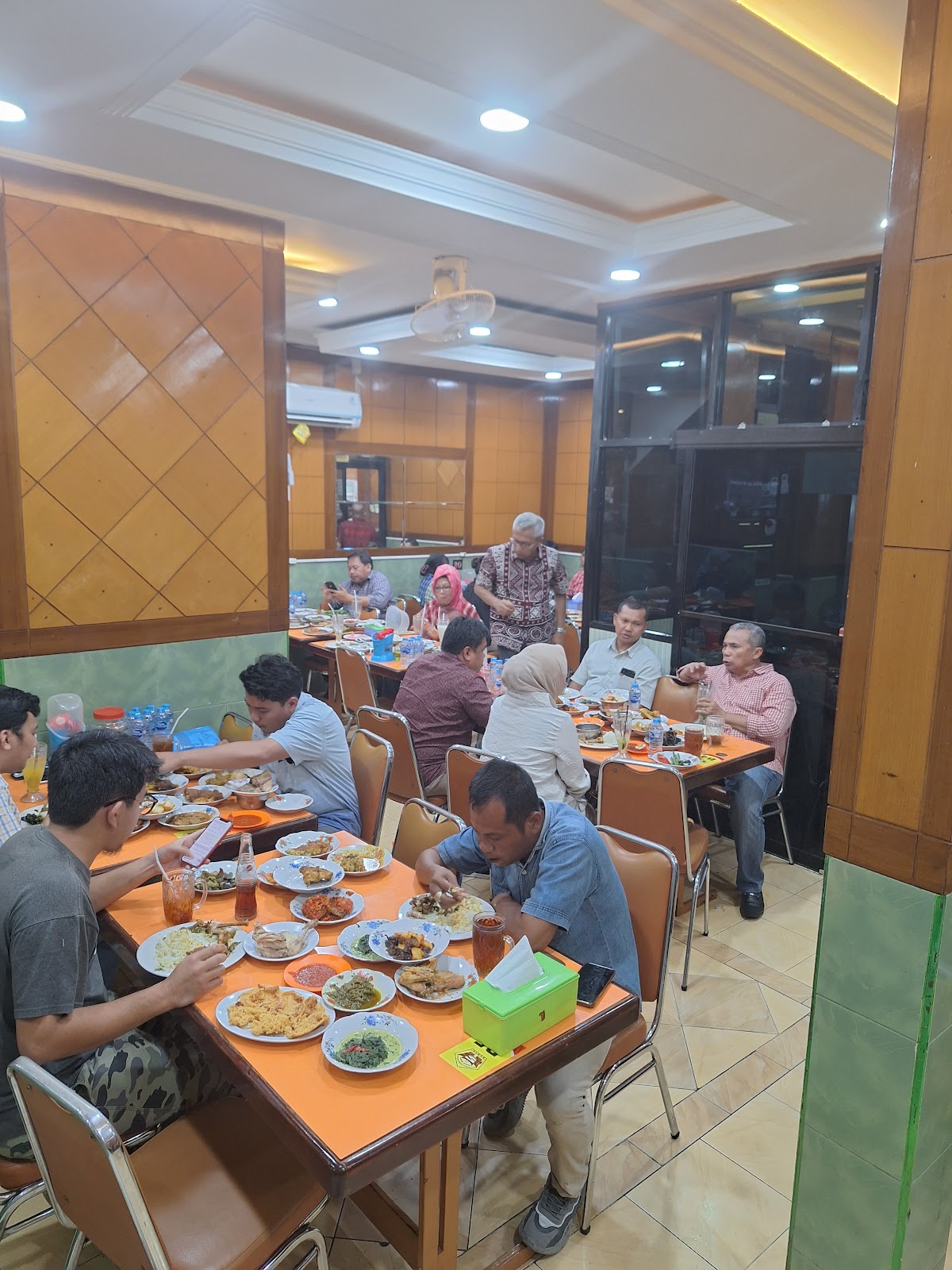 10 Rekomendasi Rumah Makan Padang di NTT yang Wajib Dicoba Tahun 2026