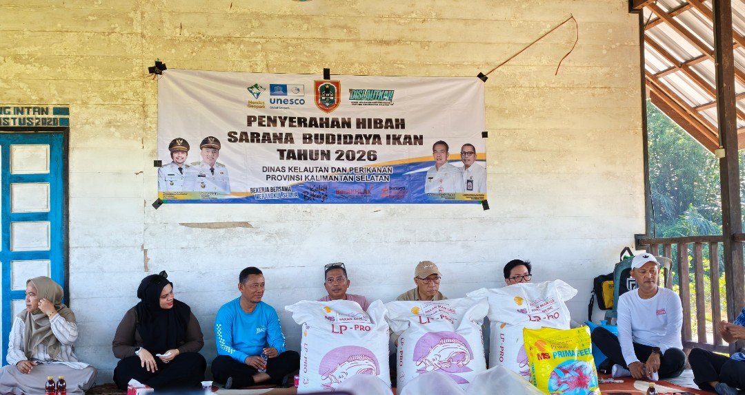 Pemprov Kalsel Salurkan 20.000 Benih Papuyu untuk Pokdakan Tabulihin di Banjar, Targetkan Kampung Papuyu Jadi Sentra Baru