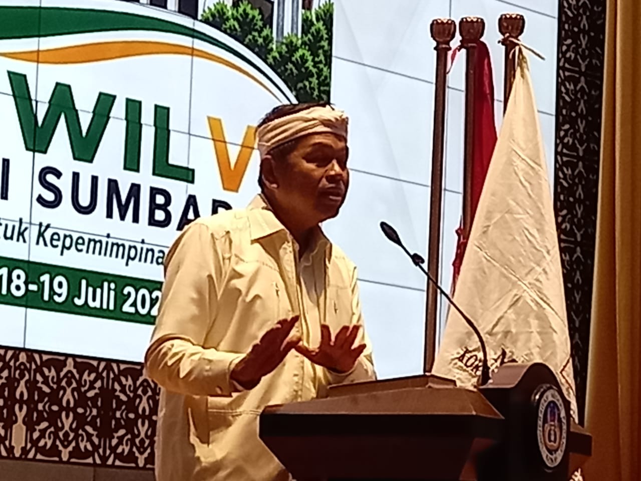 Gubernur Jabar Dedi Mulyadi Soroti Keterbatasan Pendidikan Gratis 12 Tahun di Muswil VII KAHMI Sumbar