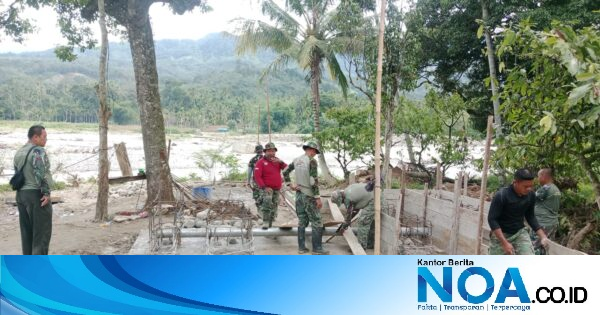 Babinsa Kodim 0108/Agara dan Yon TP 855/RD Gotong Royong Cor Pondasi Jembatan Gantung Penghubung Lawe Ger Ger-Lawe Pinis di Aceh Tenggara