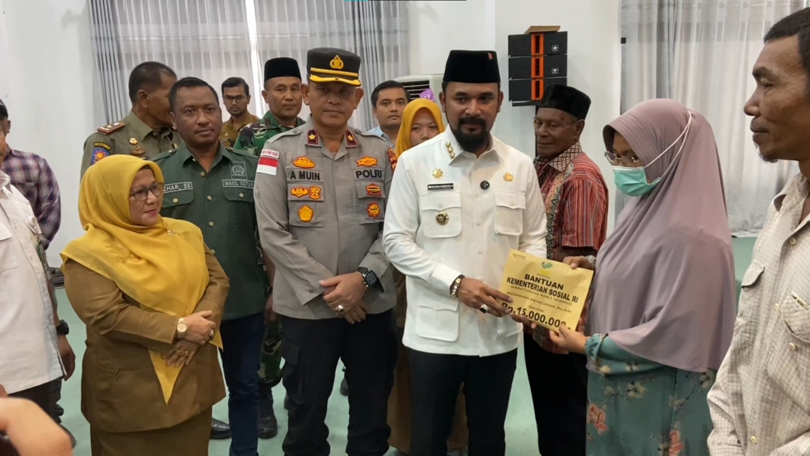Bupati Aceh Timur Al-Farlaky Salurkan Santunan Rp15 Juta ke 98 Ahli Waris Korban Banjir Tahap III