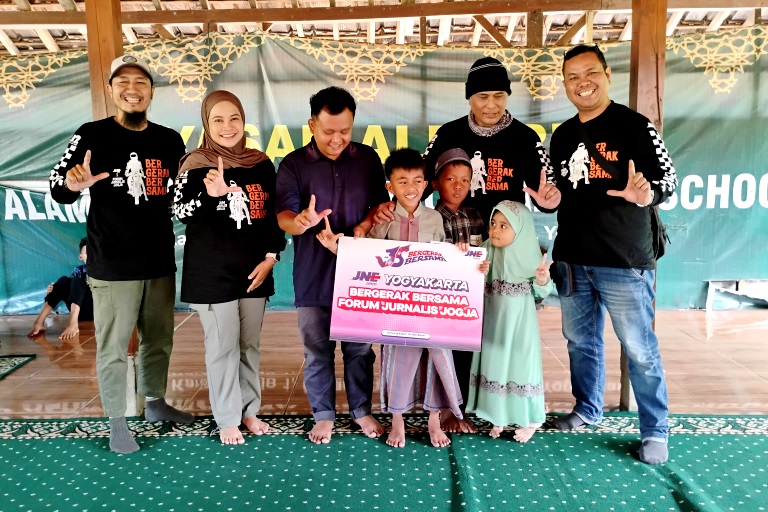 JNE dan Forum Jurnalis Jogja Touring 100 Km, Santuni Panti Asuhan hingga Eksplorasi Kopi Gunungkidul