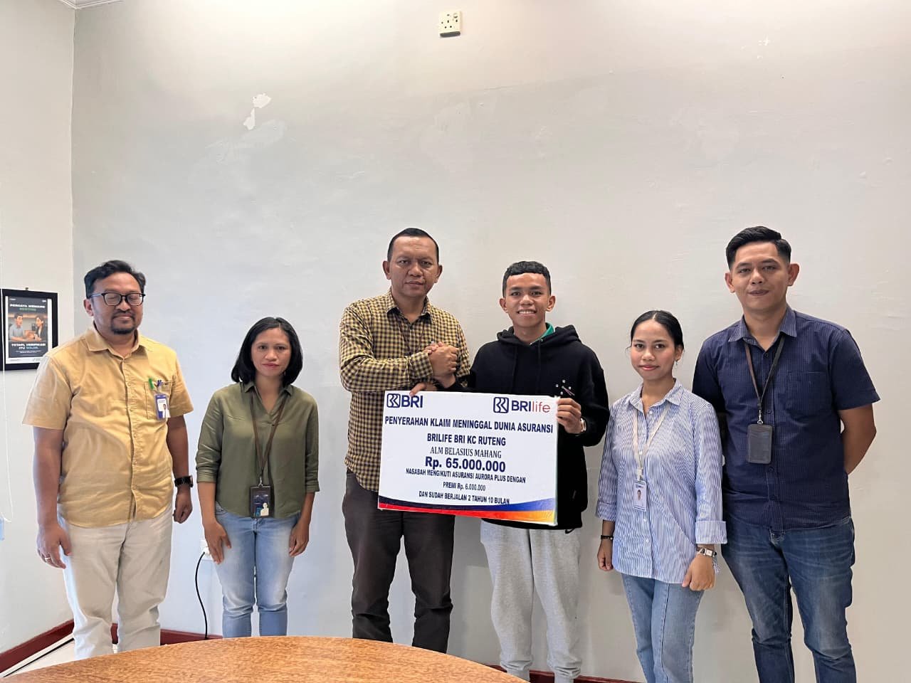 BRI Life Bayarkan Klaim Rp65 Juta ke Ahli Waris Nasabah di Manggarai, Premi Hanya Rp6 Ribu per Tahun