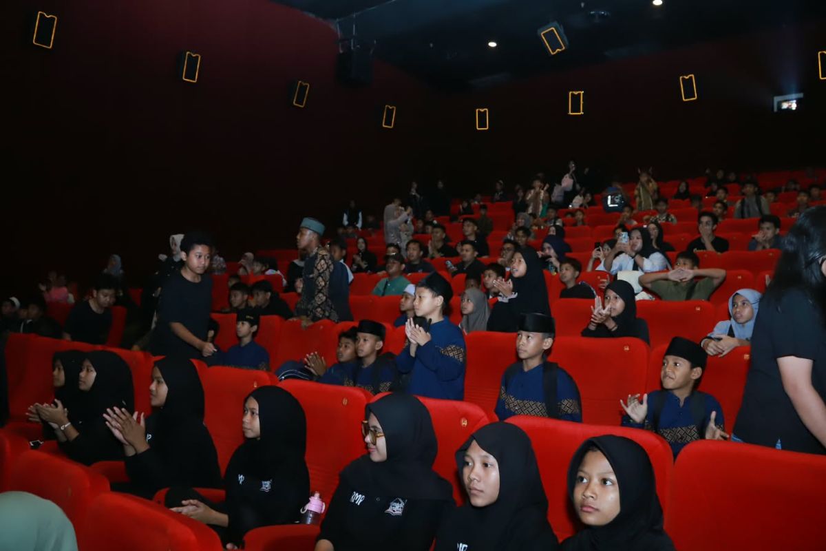 PKK Pontianak Ajak 286 Anak Sekolah Rakyat dan Santri Nobar Film 'Anak-anak Bambu', Tanamkan Nilai Kesantunan