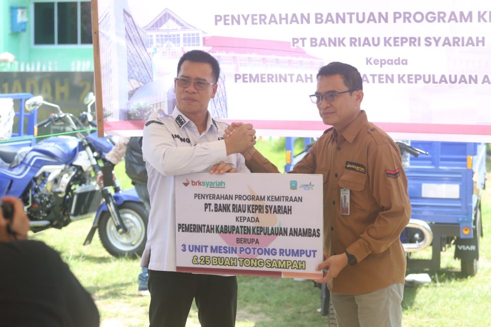 Bupati Anambas Apresiasi CSR BRK Syariah Berupa 5 Trike dan 25 Tong Sampah untuk Daerah Pesisir